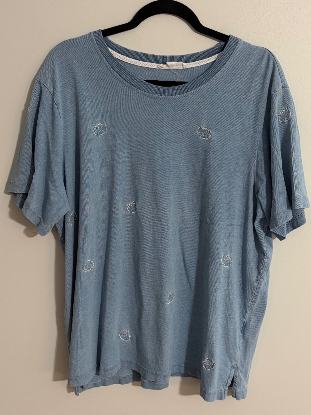 TJ Maxx embroidered seashell short sleeve shirt